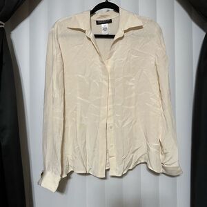 Jones NewYork collection creame dress button blouse , 100% Silk